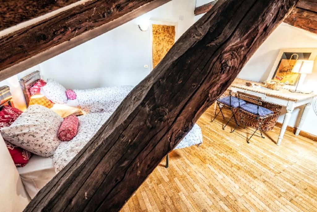 Loft Overlooking The Old Town . Фельтре Экстерьер фото