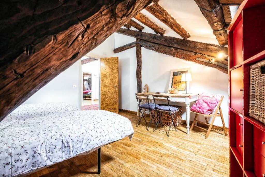Loft Overlooking The Old Town . Фельтре Экстерьер фото