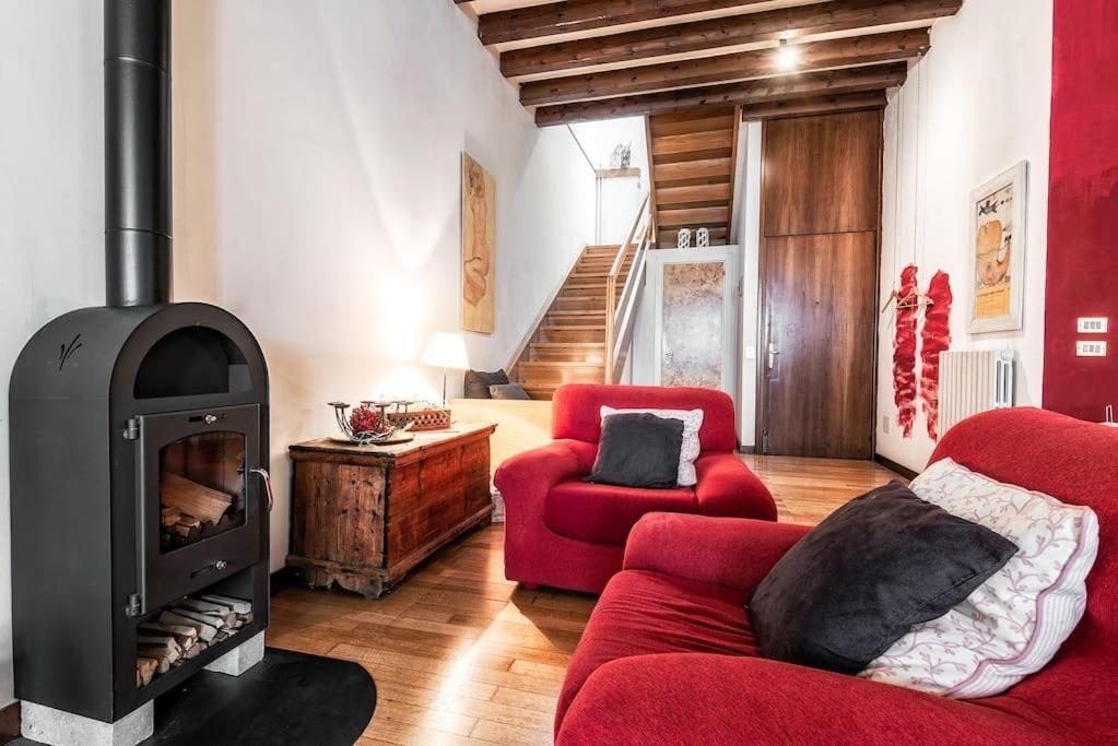 Loft Overlooking The Old Town . Фельтре Экстерьер фото