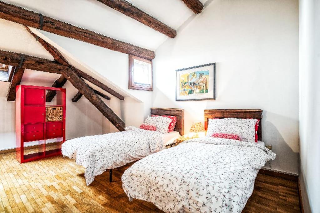 Loft Overlooking The Old Town . Фельтре Экстерьер фото