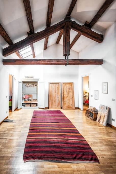 Loft Overlooking The Old Town . Фельтре Экстерьер фото