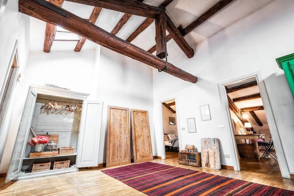 Loft Overlooking The Old Town . Фельтре Экстерьер фото
